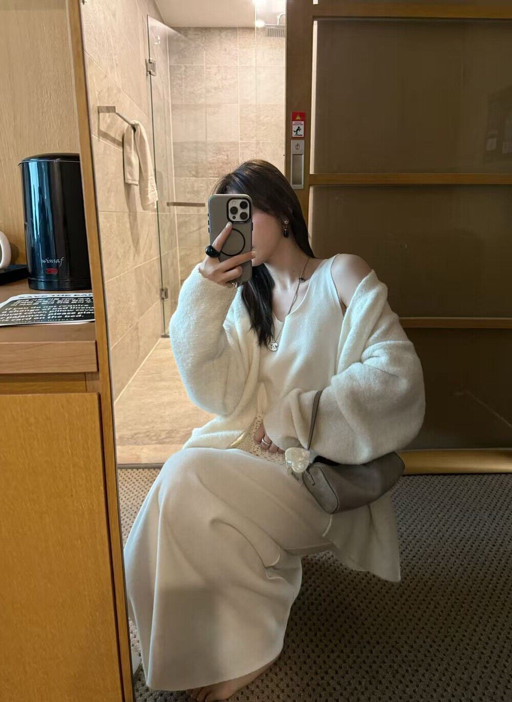 韩系落肩设计宽松版型针织开衫(配腰带)（含82%羊毛）  不退不换
