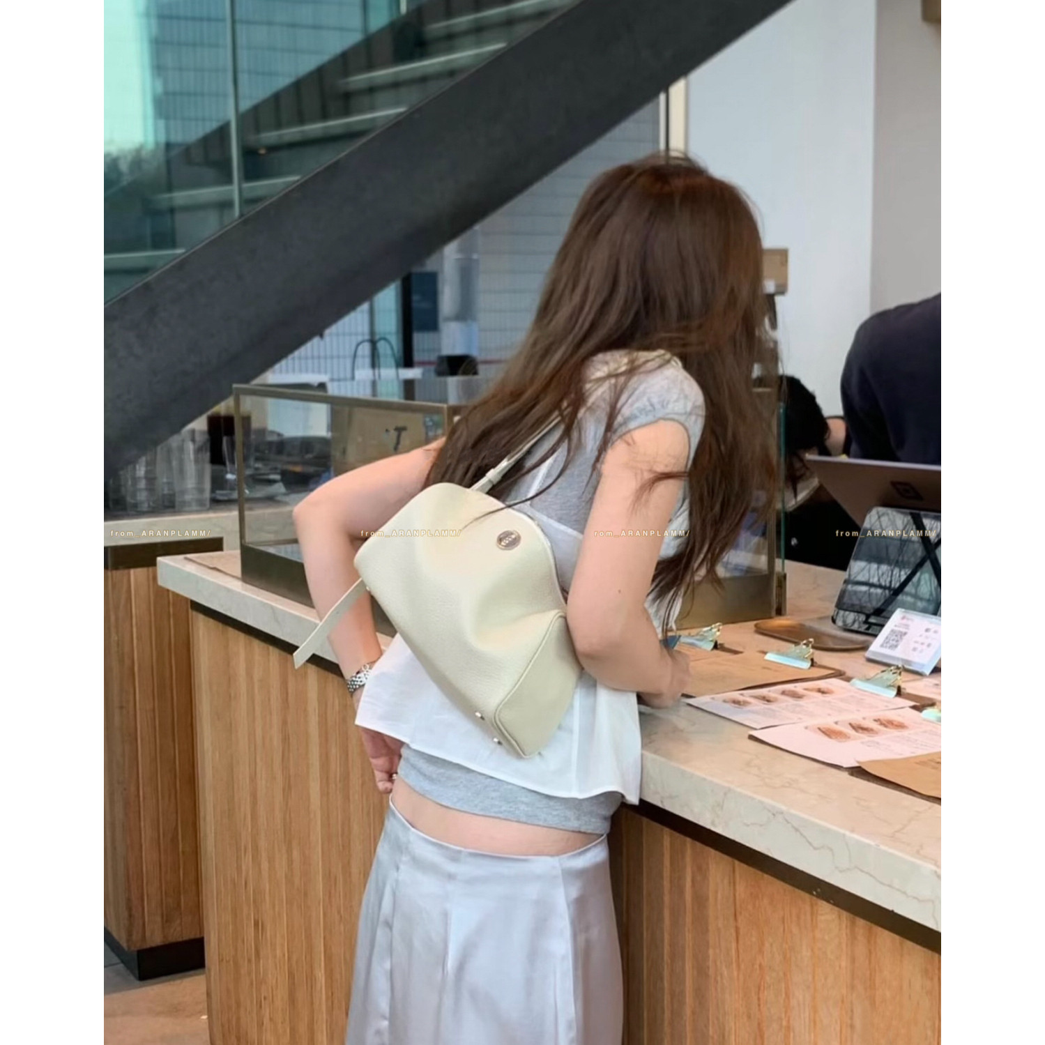 ARAN PLAMM-韩国小众全秀林同款头层牛皮樱花粉奶油白枕头斜挎包