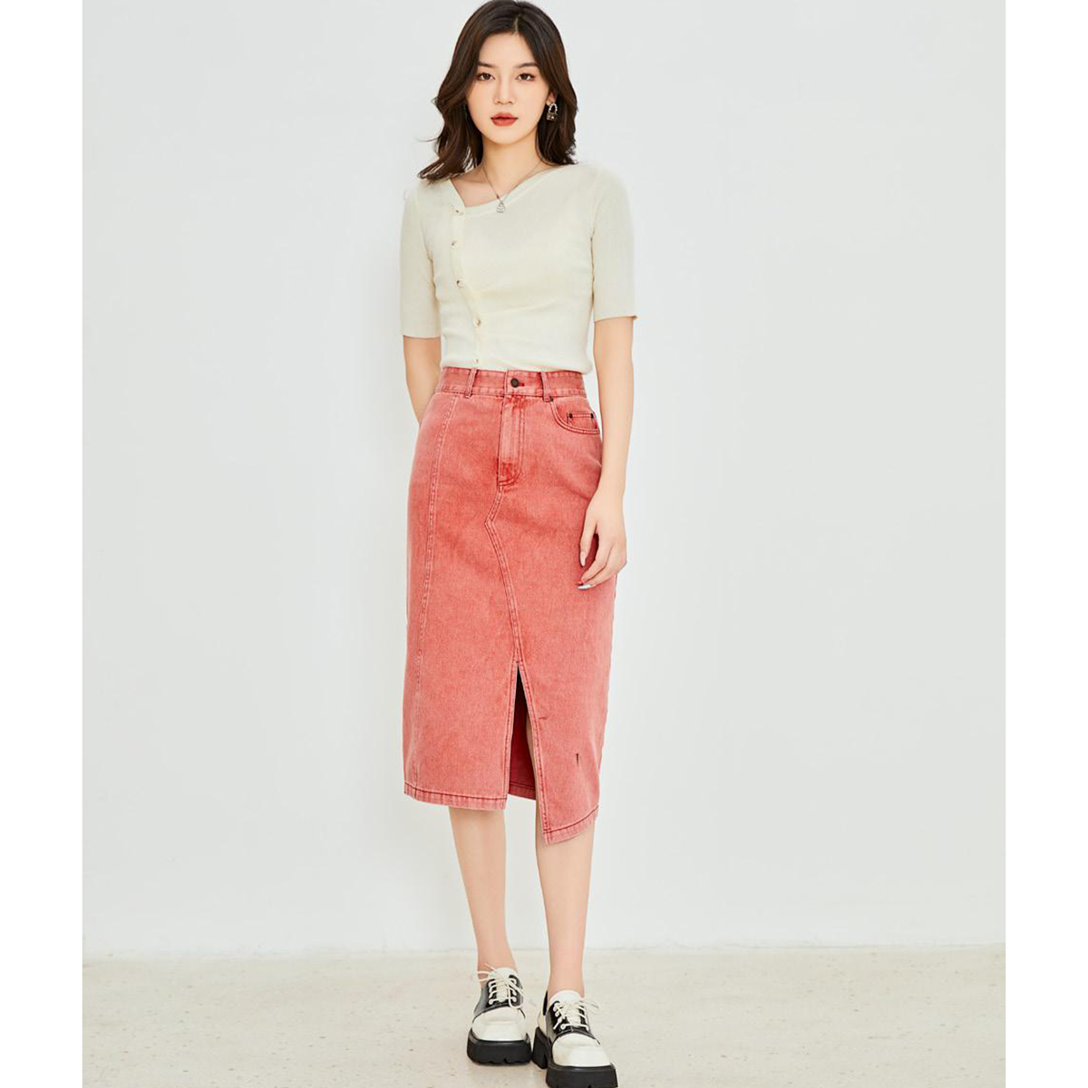 专柜499 24.7%绵羊毛【兹】春季 斜V领排扣修身针织衫172