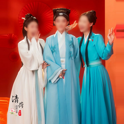 春晚借伞许仙白娘子白素贞服