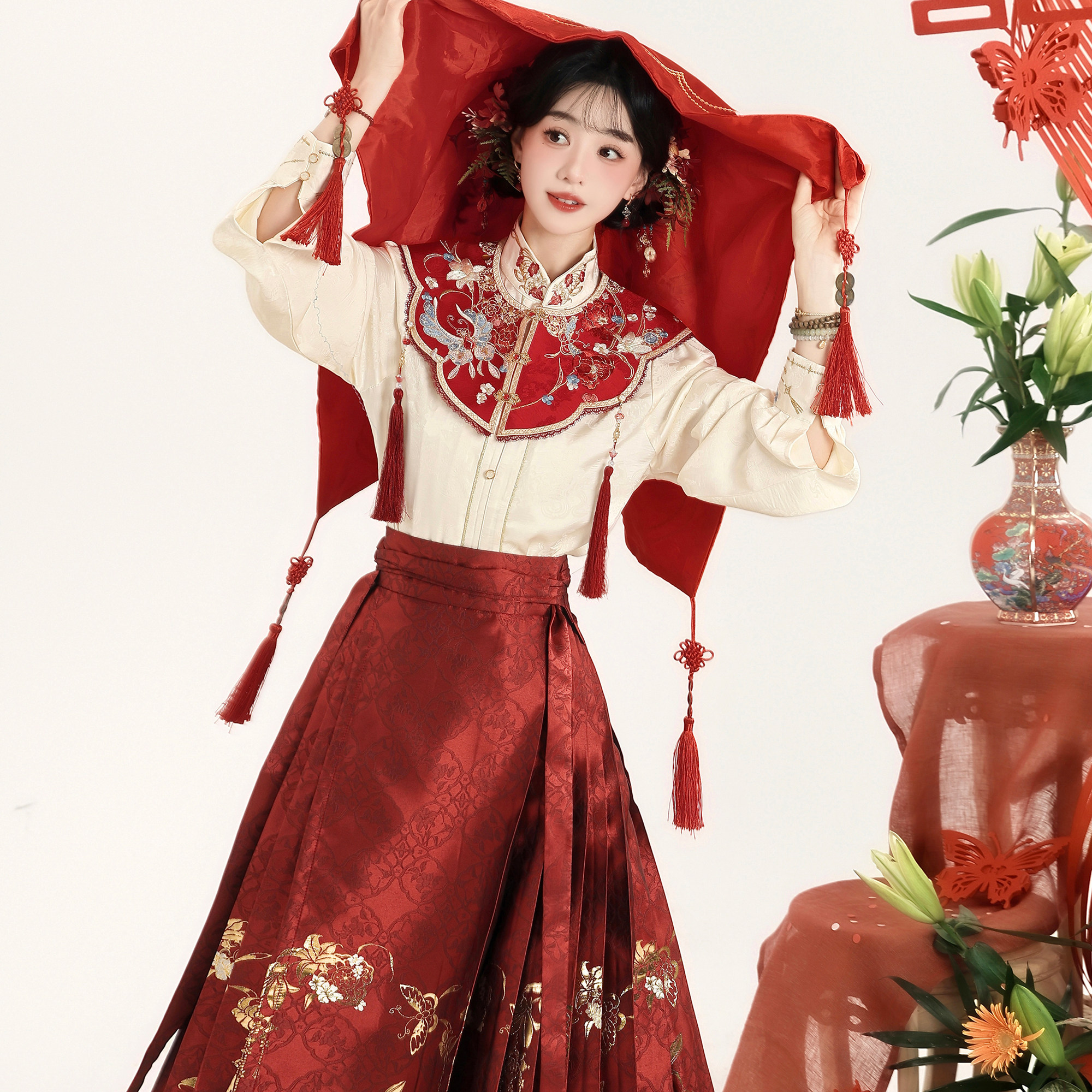 素羽华裳芳华良辰 新款订婚汉服女刺绣云肩马面裙红色 新中式套装