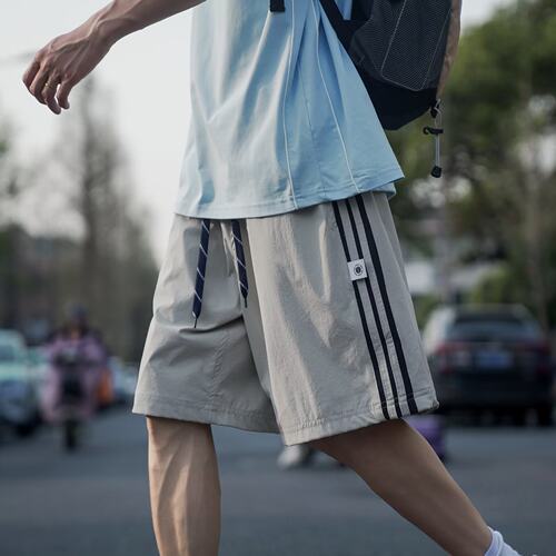 美式潮流条纹拼接短裤男夏季薄款凉感休闲加肥加大码运动五分中裤