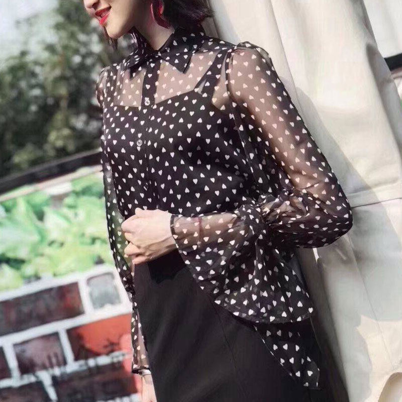 阿瑪施官网旗舰店2020春新款透视爱心印花喇叭袖网纱雪纺衬衫女