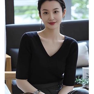 黑色V领针织衫春装女款2025年新款高级感气质内搭中袖打底衫上衣