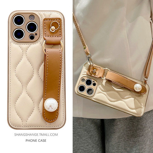 立体波浪珍珠腕带适用于苹果17Promax手机壳iPhone16Pro新款高级感15Plus小香风皮质14全包防摔13斜跨背带12