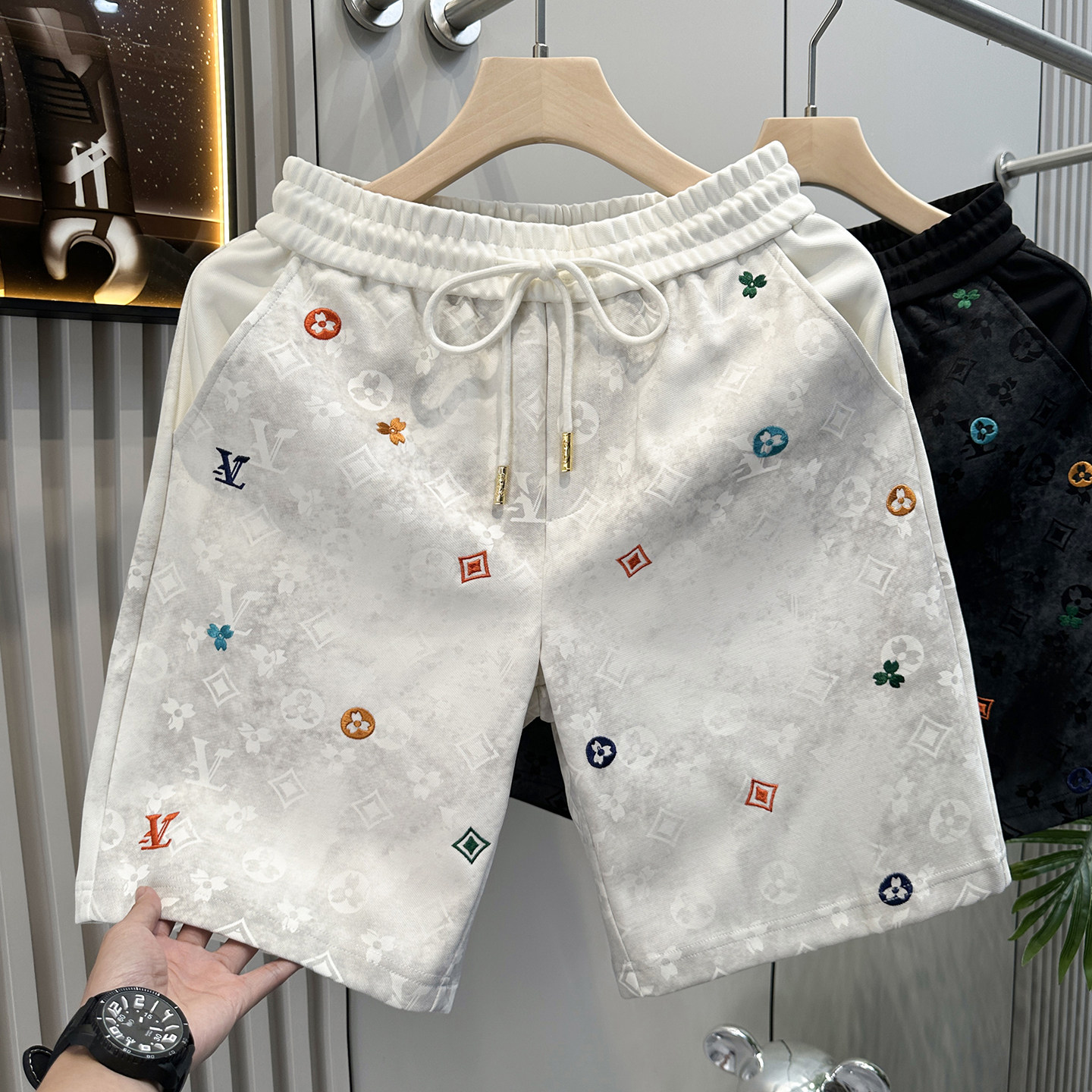 轻奢高端时尚绣花短裤男士夏季2025新款潮牌休闲运动沙滩五分裤子,男装,短裤,淘宝优惠券,粉丝福利购,淘宝优惠卷