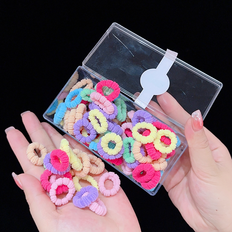 女童扎头发皮筋不伤发弹性好