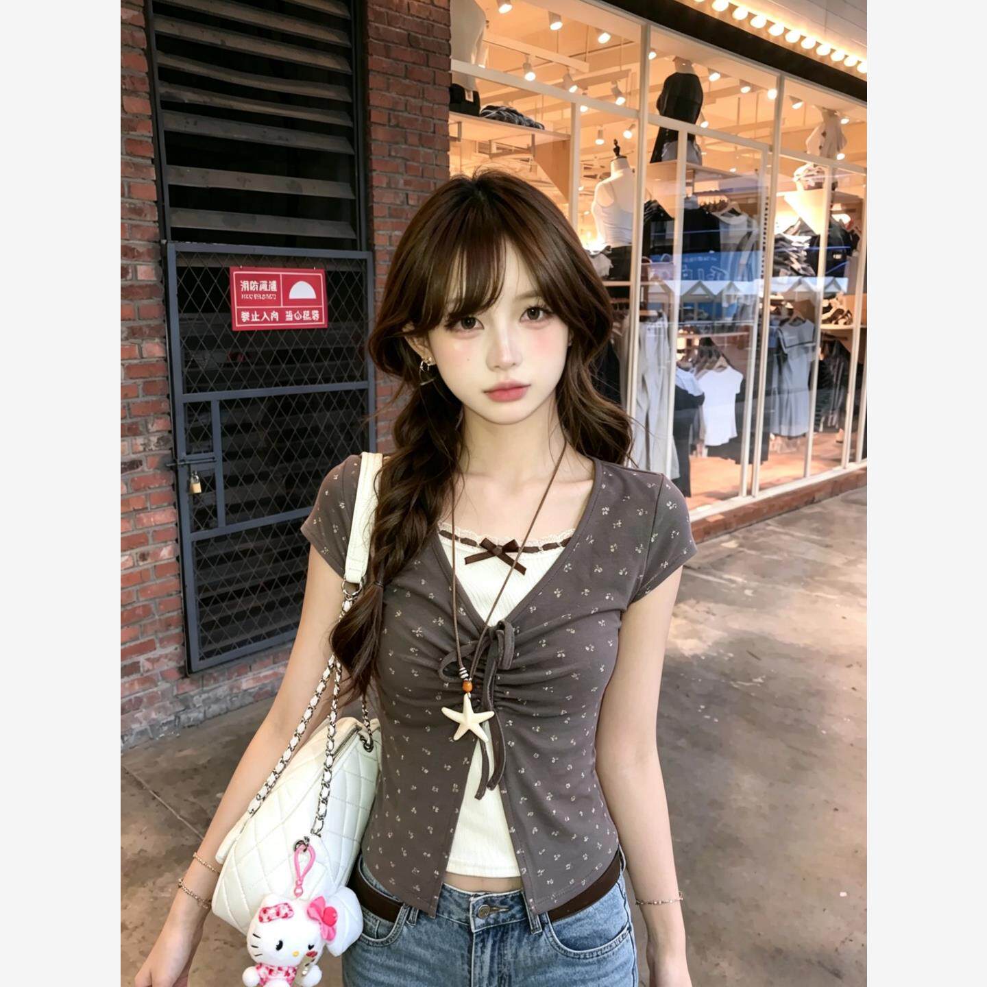 韩系减龄设计感假两件蕾丝碎花短袖T恤女夏季甜辣修身打底V领上衣