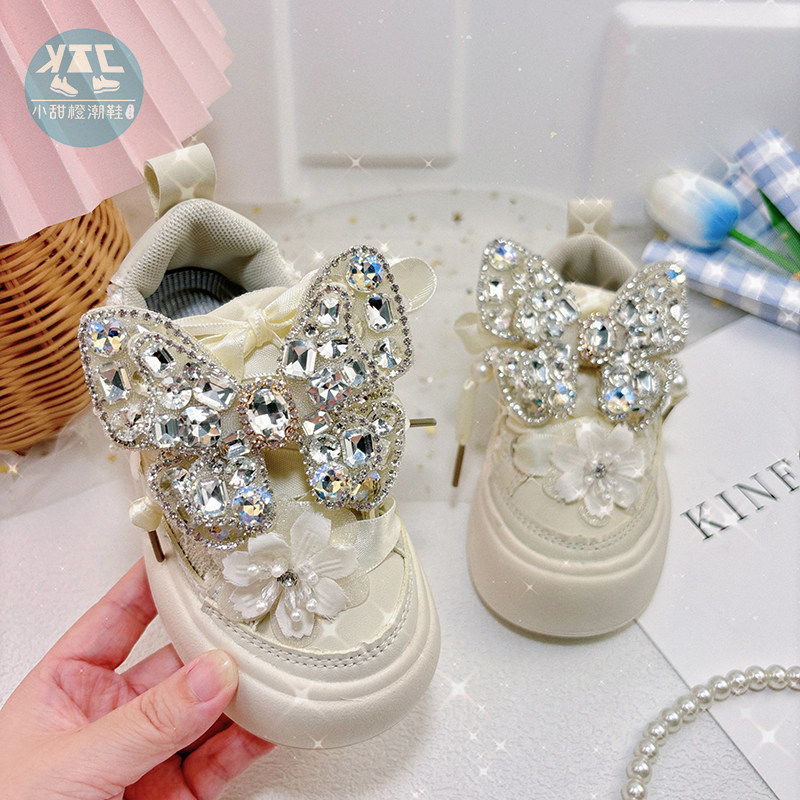 女童水钻蝴蝶白色厚底低帮板鞋春秋款鞋子2026春季新款爆款多巴胺