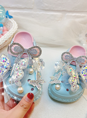 女童蓝色飞舞蝴蝶洞洞鞋2025夏季新款小孩小朋友拖鞋女孩外穿女款