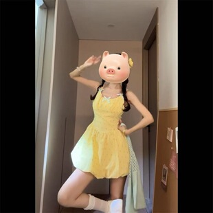 多巴胺泰式小裙子黄色吊带连衣裙女夏日绝美海边度假蓬蓬花苞短裙