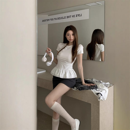 乌77假两件拼接蓬蓬花边圆领T恤女设计感修身显瘦正肩短袖上衣春