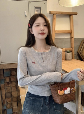 韩系灰色花边拼接长袖T恤女秋冬季设计感刺绣修身内搭打底衫上衣