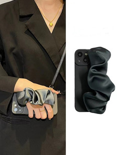 黑色真丝褶皱腕带适用iPhone16ProMax手机壳新款苹果17pro高级感15斜跨14plus个性13女款12创意x防摔硅胶软壳