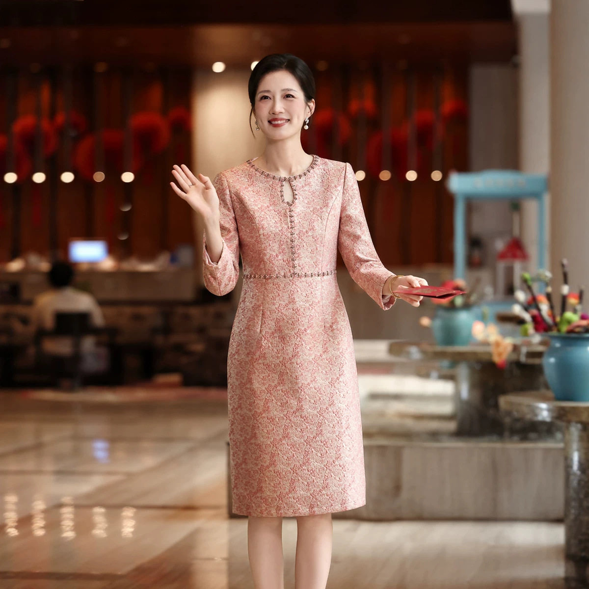 2026秋新款小个子妈妈礼服提花钉珠婚庆婚宴喜婆婆连衣裙高贵年轻