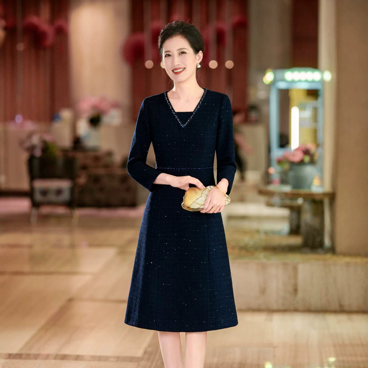 2026秋冬款高贵年轻礼服小香风蓝色婚庆妈妈喜婆婆连衣裙日常可穿