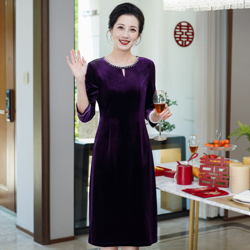婚宴礼服高端金丝绒喜婆婆2026秋季新款订婚敬酒服妈妈中式礼服裙