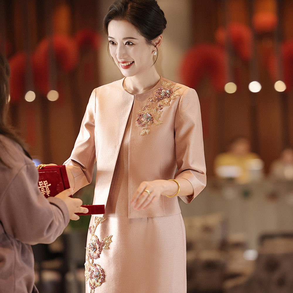 2026新款香槟色喜婆婆婚宴礼服喜妈妈年轻时尚显瘦复古高档连衣裙