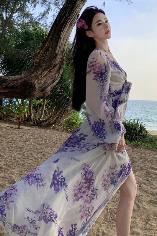 法式紫色碎花连衣裙女夏季长袖防晒气质高级感雪纺度假风开叉长裙