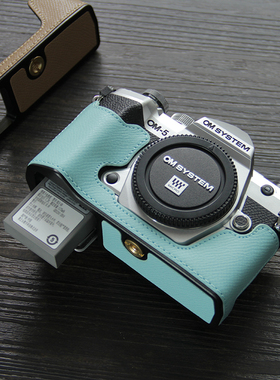 适用奥林巴斯EP7相机套OM5真皮底座EM-5 Mark iii三代皮套EM10 iv 四代相机包