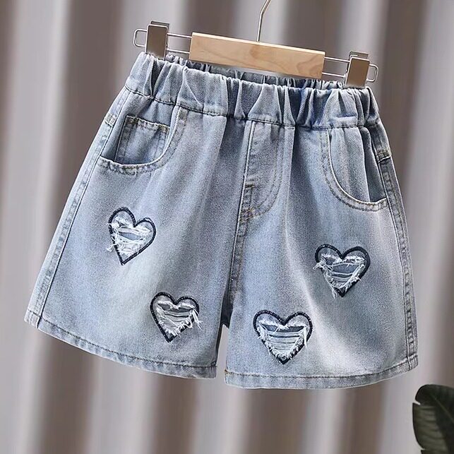 女童牛仔短裤2026年新款中大童外穿大童夏季薄款热裤女孩爱心裤子