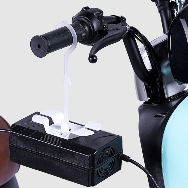 电动车充电器挂钩方便实用360度旋转加大加厚充电器挂钩电瓶车