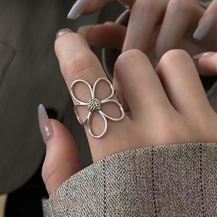 雏菊花朵镂空戒指女款