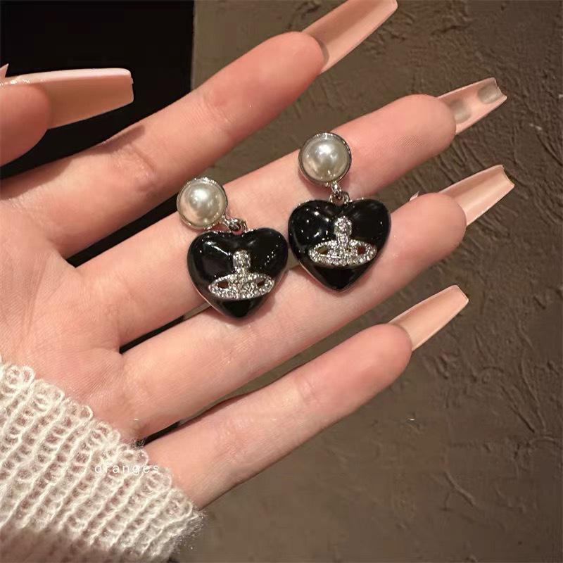 复古黑色桃心镶钻土星珍珠耳钉女网红朋克气质小众设计耳环耳饰品
