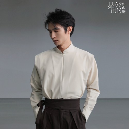 乱山昏立领长袖新中式拉链飞袖