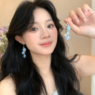 蓝色渐变贝壳花瓣耳钩女2025新款 绝美耳环海边度假风气质耳钉耳饰