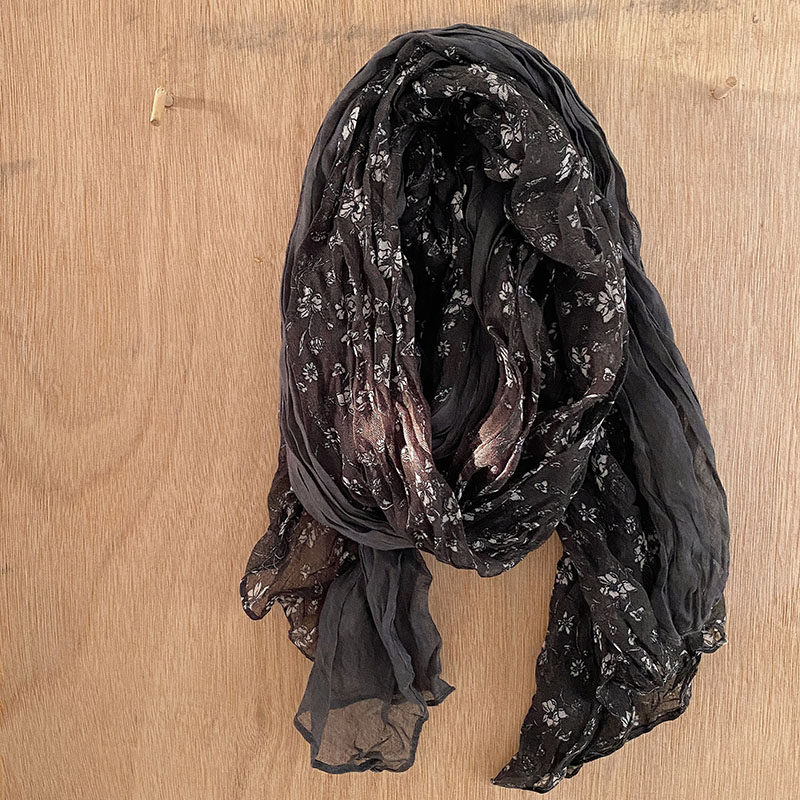 2023新款棉麻长款围巾女复古碎花披肩文艺褶皱薄亚麻春秋护颈围脖