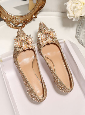 婚鞋女2024年新款伴娘新娘水晶鞋尖头细跟香槟色高跟秀禾婚纱两穿