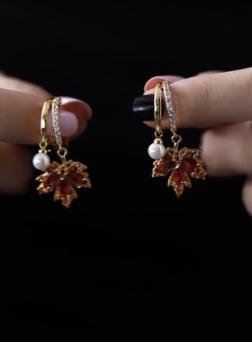 秋冬红色锆石枫叶珍珠不对称耳扣女轻奢气质高级感绝美耳环耳饰品