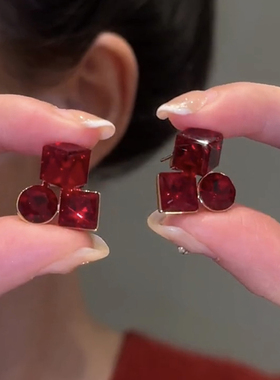过年喜庆红色水晶耳环女春夏轻奢小众设计感耳钉高级感耳坠耳饰