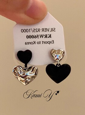 不对称黑色爱心耳钉2025年新款爆款轻奢高级感气质耳环独特耳环女