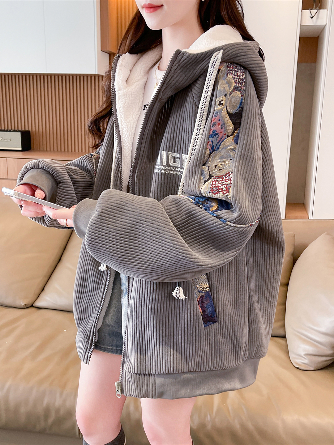 国潮灯芯绒外套女加绒加厚秋冬季宽松休闲大码羊羔毛绒棒球服开衫