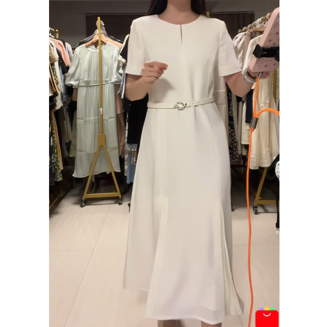 歌 2025新品 气质高贵收腰连衣裙