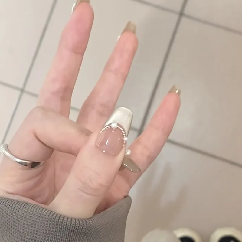 霜筠纯手工法式珍珠显白奶油色穿戴甲渐变色猫眼美甲贴片中长款