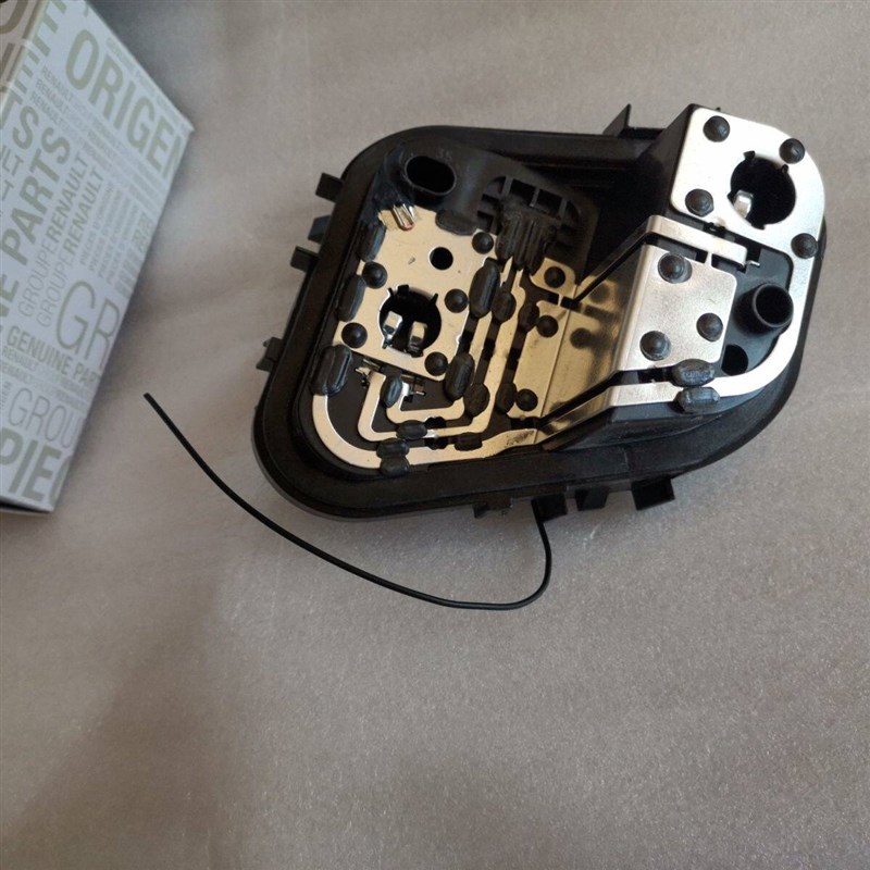 雷诺风朗尾灯底座盖板灯座风朗后尾灯线束线路板灯泡黑色固定座子