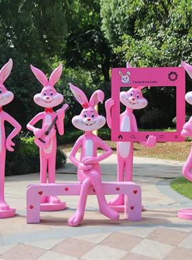 户外卡通粉红兔子玻璃钢雕塑商场新年春节网红打卡拍照装饰大摆件