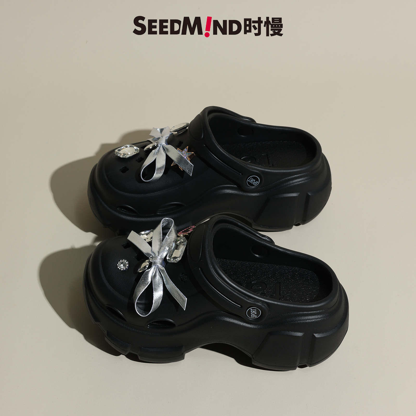 时慢甜美蝴蝶结厚底洞洞鞋女款2025新款外穿水钻凉鞋黑色夏季拖鞋