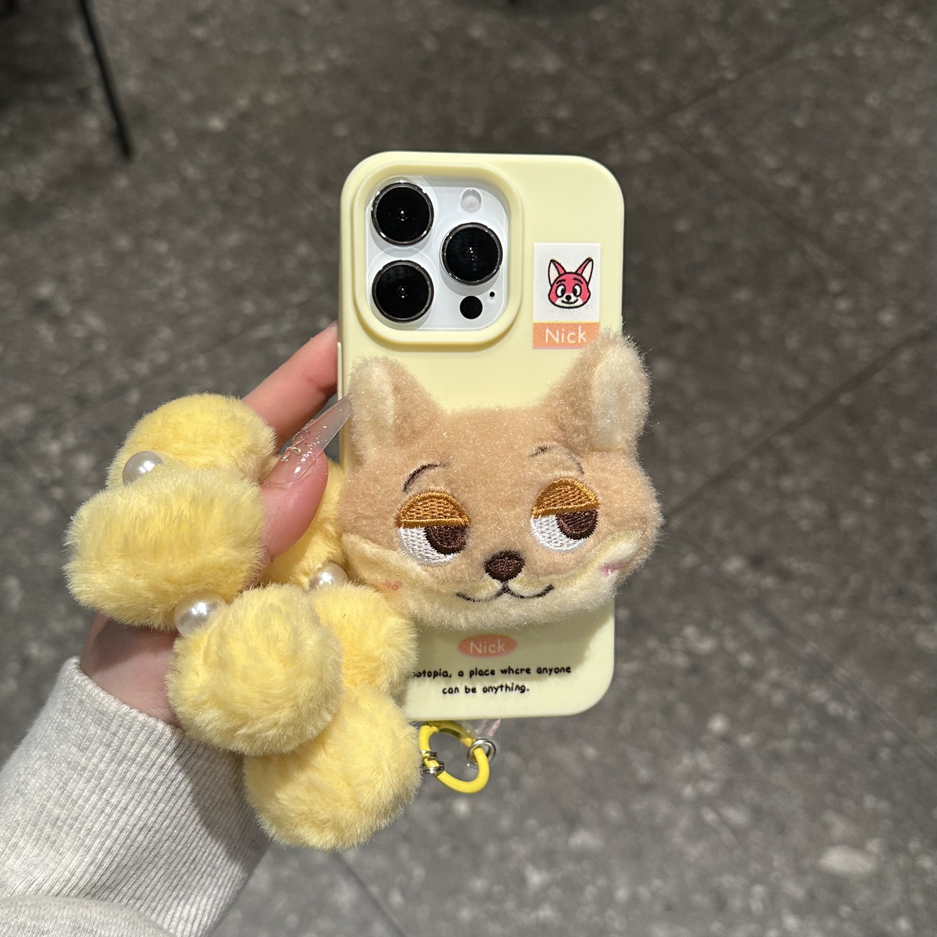 可爱疯狂动物城适用真我v23手机壳女新款realmegt8 q5i毛绒手链一加ace6情侣尼克1+ace5全包1+15 13软保护套