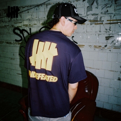 五条杠经典锁扣短袖T恤