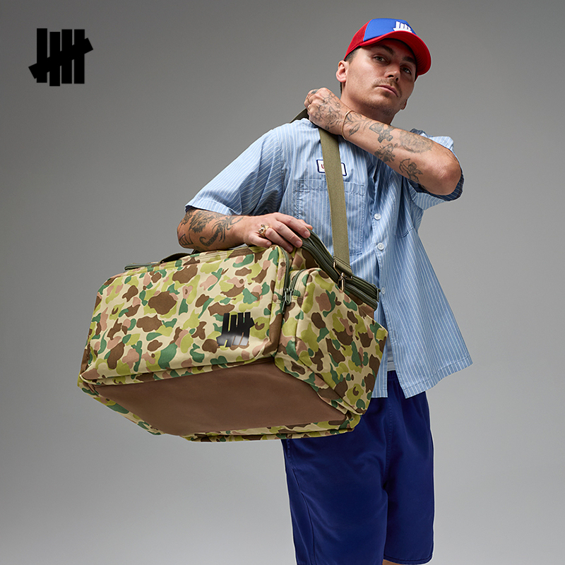 五条杠时尚迷彩行李包