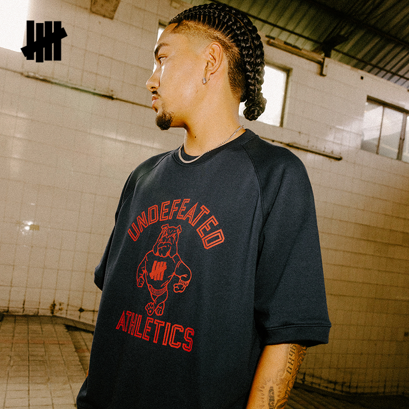 UNDEFEATED五条杠官方秋季新品斗牛犬图案重磅短袖圆领卫衣
