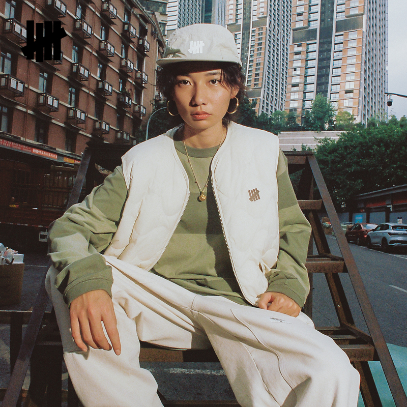 UNDEFEATED葫芦绗棉轻量羽绒马甲