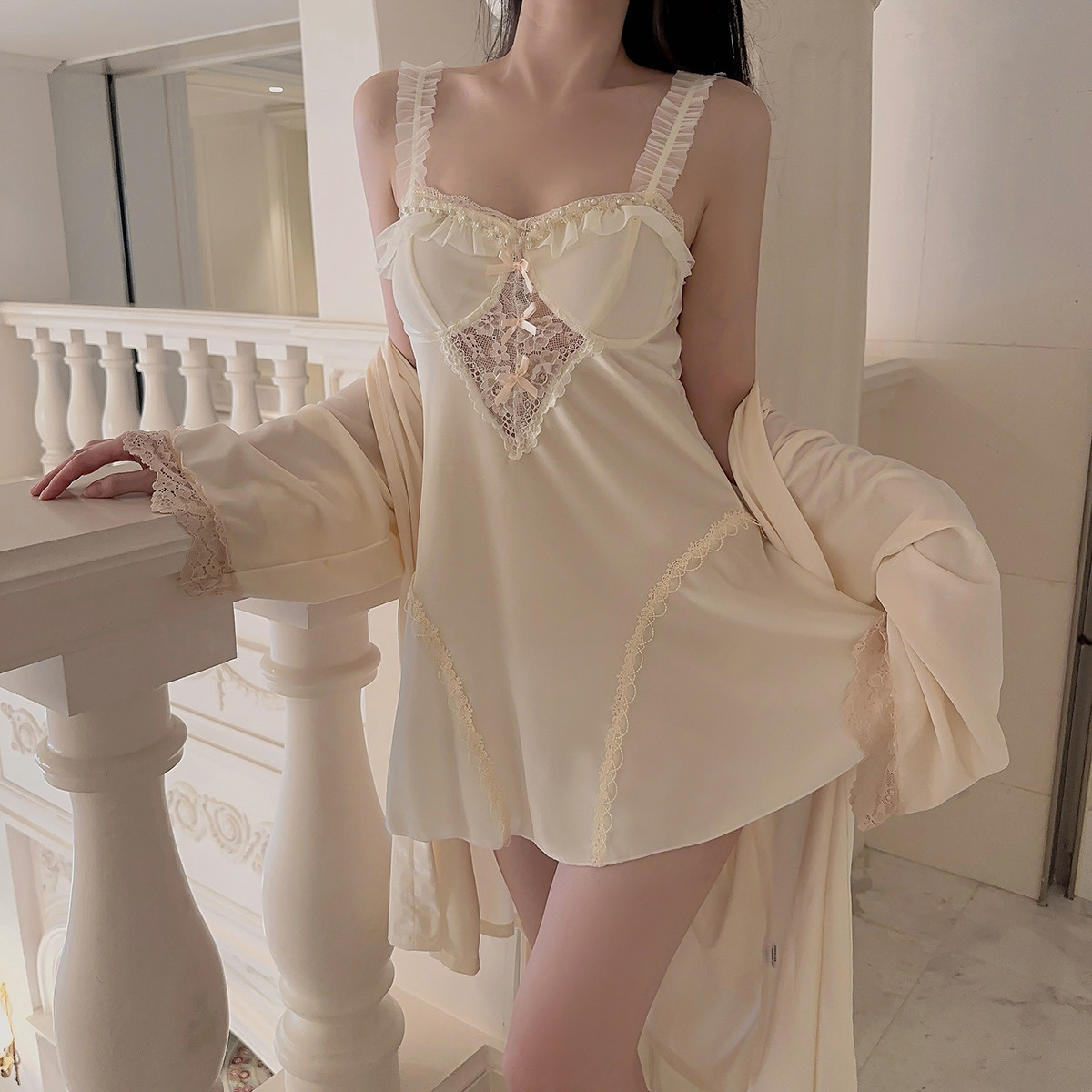 贝心适性感秋冬款睡衣女吊带胸垫睡袍睡裙金丝绒纯欲风蕾丝家居服