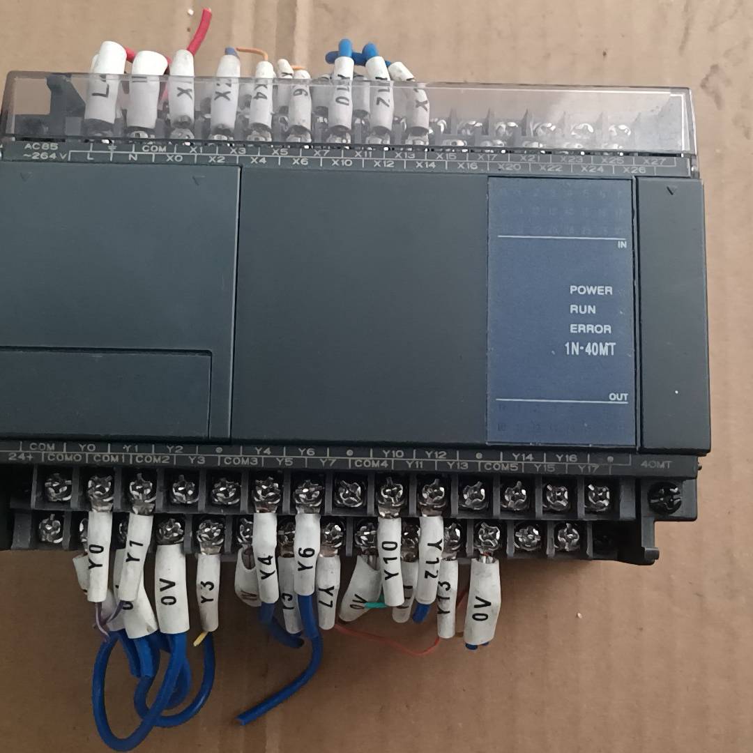 议价件pLc   型号AX1N/40MT-E，成色如图适用