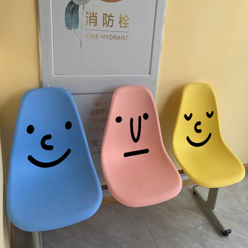 有趣搞笑表情笑脸靠背椅子装饰贴
