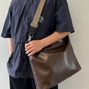 贵宝 单肩包男包登山包电脑包健身 包大容量斜挎包健身包软皮时尚